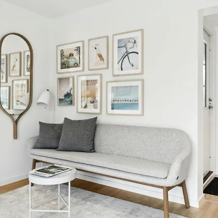 Bright Summer House With Pool In Semesterbostad *