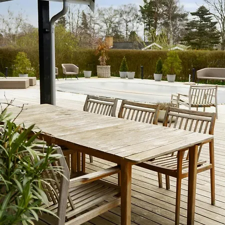 Bright Summer House With Pool In