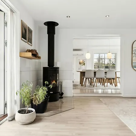 Bright Summer House With Pool In *