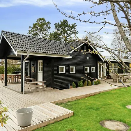 Bright Summer House With Pool In Tisvilde