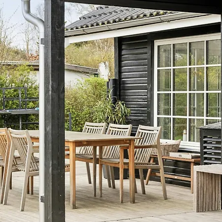 Semesterbostad Bright Summer House With Pool In *