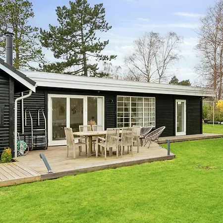 Bright Summer House With Pool In *