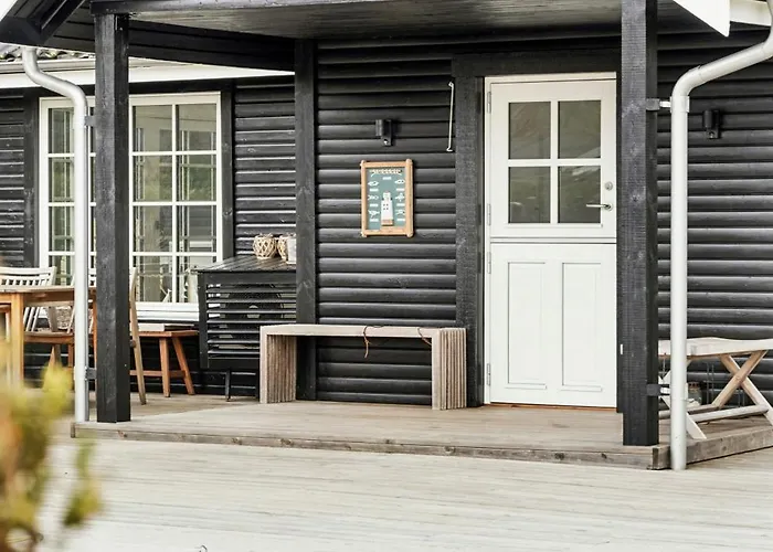 度假居 Bright Summer House With Pool In *