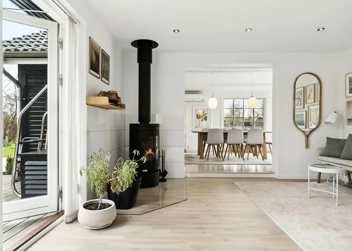 Bright Summer House With Pool In *