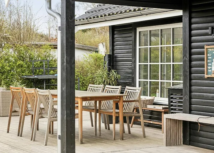 度假居 Bright Summer House With Pool In *